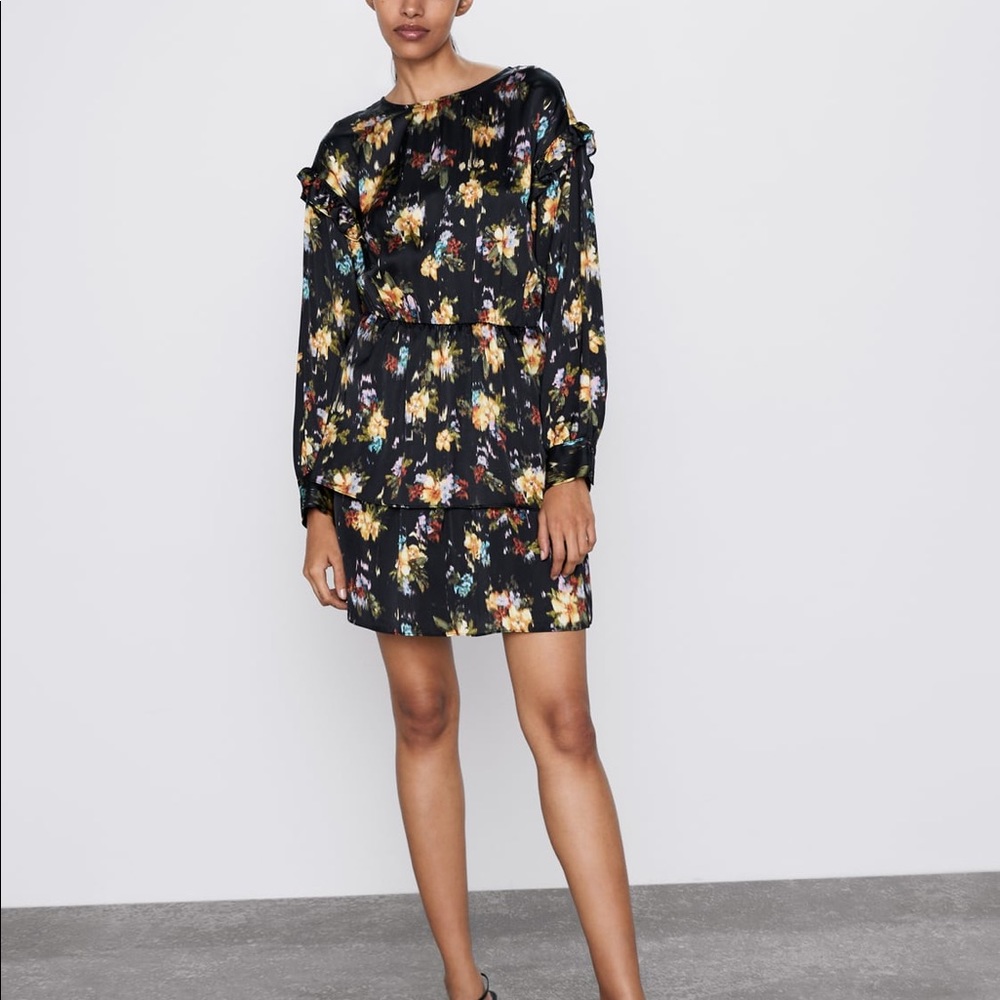MULTI COLOR RUFFLED PRINT DRESS - Picture 3 of 8